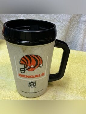 Vintage Aladdin NFL Cincinnati Bengals Cream 7-11 Plastic 20oz Travel Mug